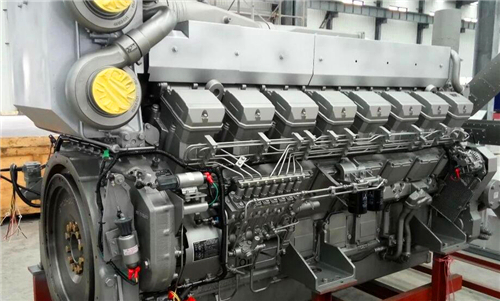 三菱R16柴油發(fā)動機(jī)氣缸頭、進(jìn)排氣閥門機(jī)構(gòu)的解體、檢修