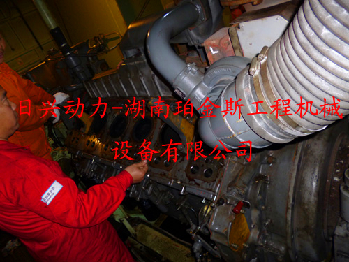 三菱R16柴油發(fā)動機(jī)缸套、活塞、連桿的解體、檢修